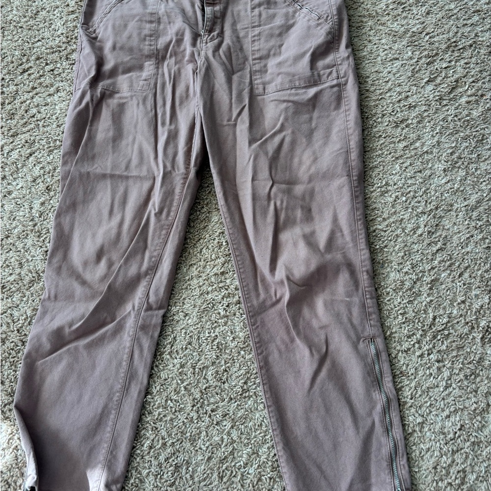 GAP Women's Cargo Pants in Taupe